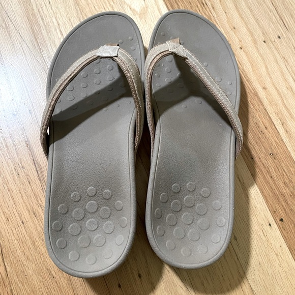 Vionic High Tide Toe Post Flip Flop Platform Champagne - Picture 2 of 6